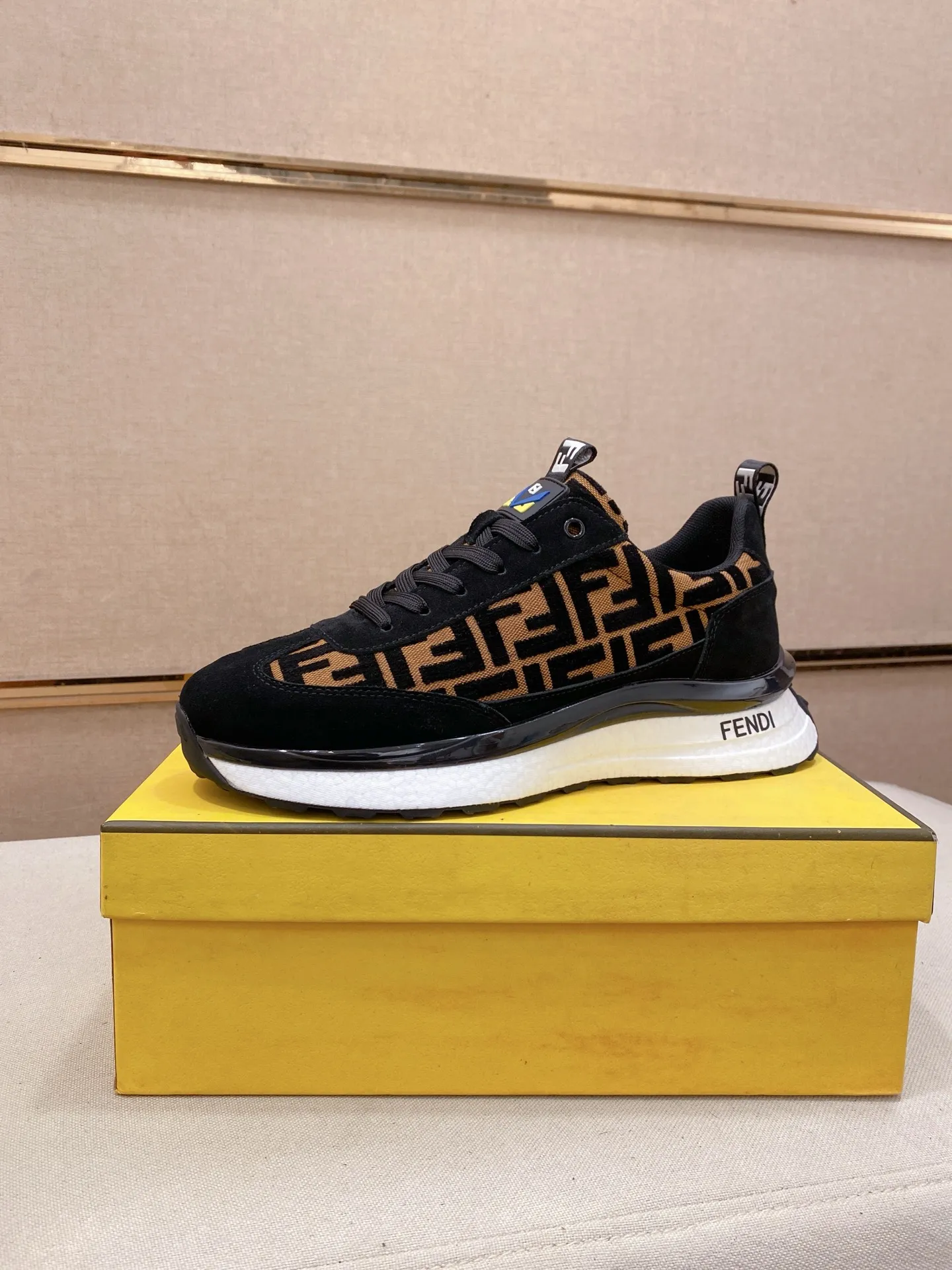 Factory price 442💰 (fendi) New high-top 👊🏻 upper 🇮🇹 imported cowhide fabric 🇩🇪 imported breathable mesh lining. The original outsole is molded to highlight the identity of every man, and the upper foot is elegant and stable🚶🏻🚶🏻The high-end custom counters reproduce the original version📯No matter the wind or rain, the shoe last remains unchanged and can withstand the verification of time🔍️,🔵 Size: 38-44